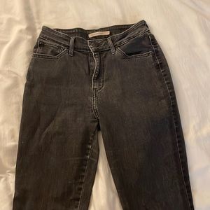 Levis-“High Rise Skinny”